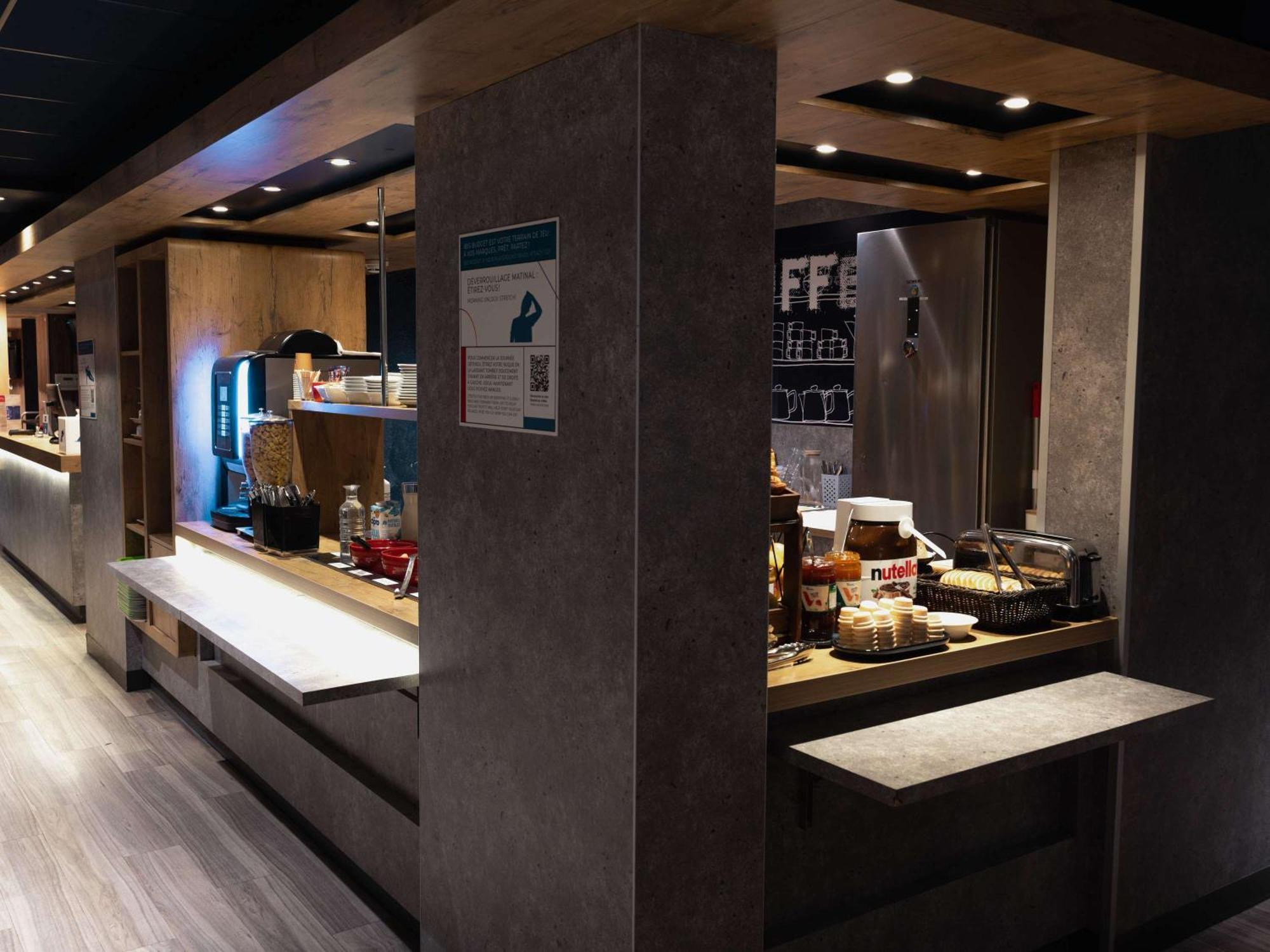 托农莱班斯宜必思快捷酒店 外观 照片